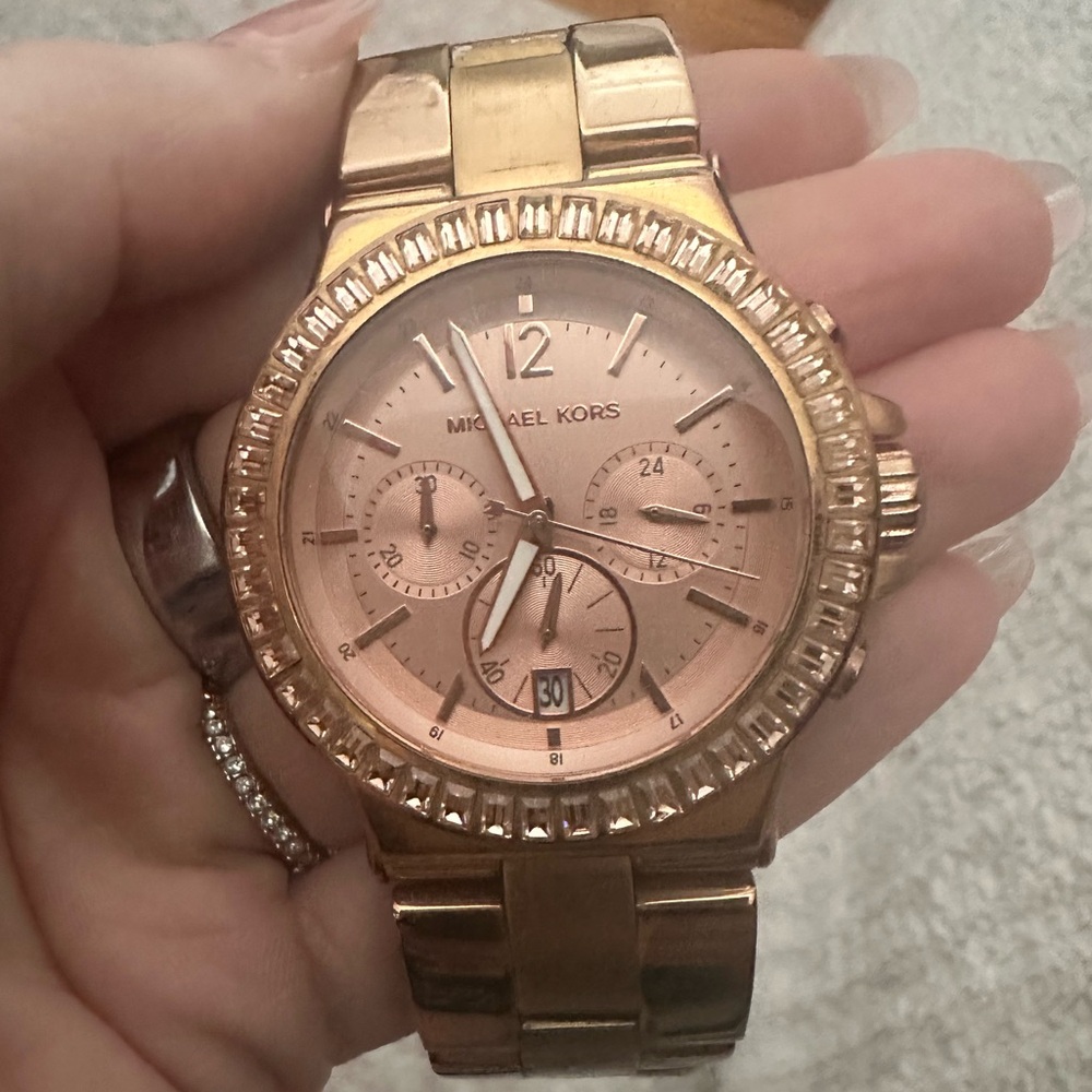 PRICED TO SELL!!! 
Michael Kors Dylan Watch